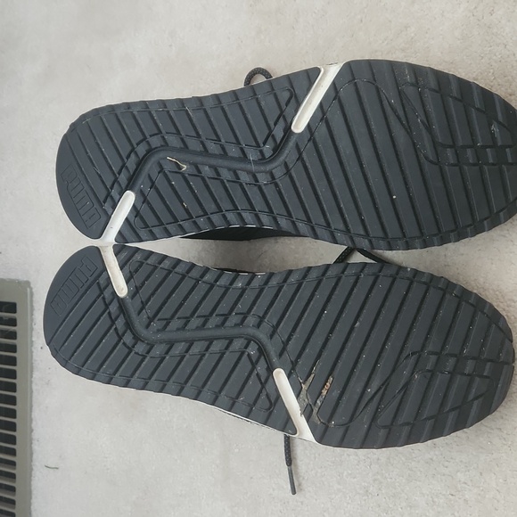 Men's Black and White Puma Sneakers - Picture 2 of 10